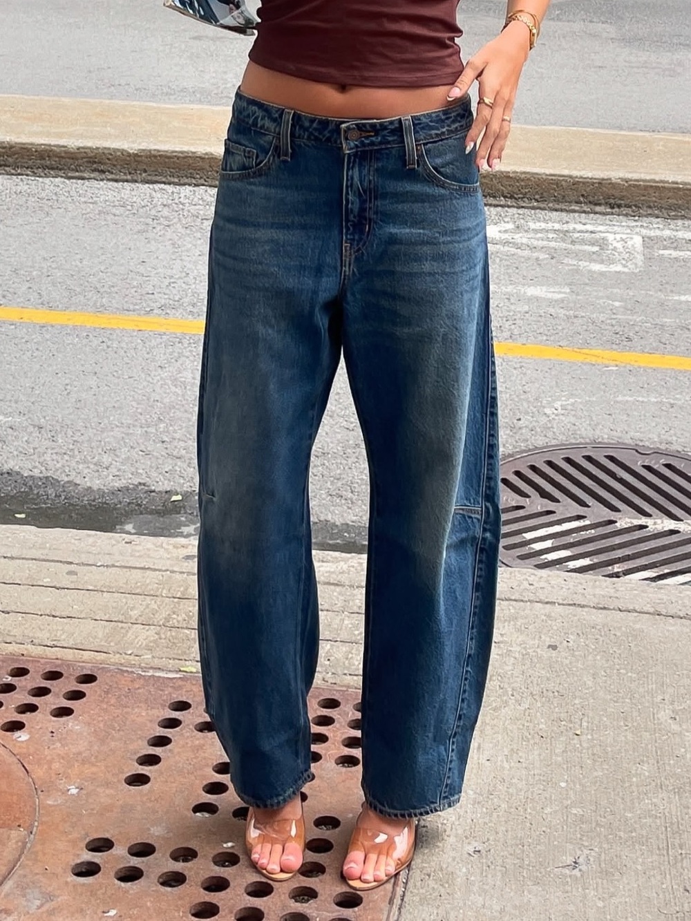 Levi’s Baggy Dad Barrel Jean - Picture 2 of 4